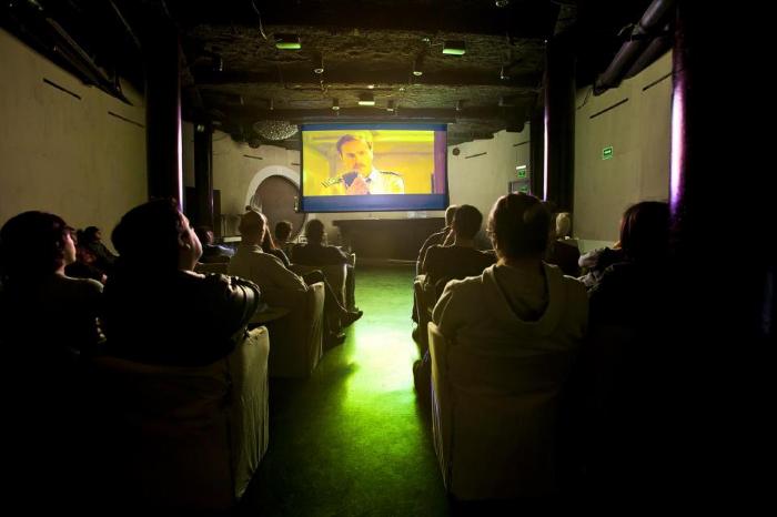 Imagen para ilustrar Cineclub Condesa DF en revista FRENTE